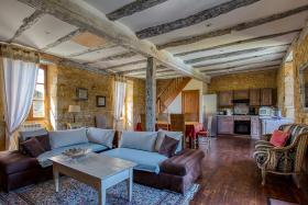 Grande propriété de charme divisée en cinq maisons à vendre