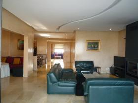 Grand appartement dans une résidence sécurisée à Rabat au Maroc
