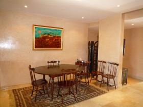 Grand appartement dans une résidence sécurisée à Rabat au Maroc