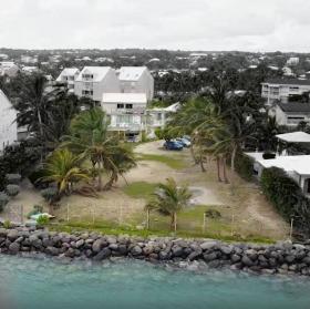 Vente de terrain en bordure de mer - Plage de Sainte-Anne