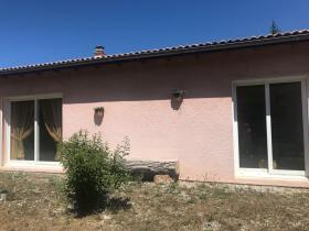 Maison de plein pied avec vue dominante sur la vallée