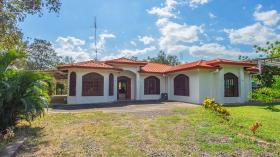 Villa de 4 chambres avec 3,9 acres (1,6 ha) de terrain au Libéria