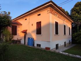 Villa située dans un bourg médiéval à Toscane