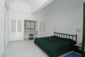 Hôtel bien établi, situé au bord d'une superbe plage