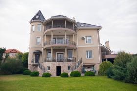 Chalet de luxe à vendre à Sauvignon-2 Odessa