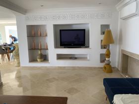Villa au milieu des oliviers avec vue sur mer