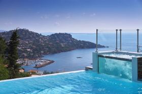 Villa contemporaine avec vue féerique sur la baie de Miramar et les Iles de Lérins