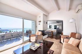 Villa contemporaine avec vue féerique sur la baie de Miramar et les Iles de Lérins