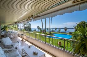 A Cannes Basse Californie superbe appartement avec vue mer et les îles de Lérins