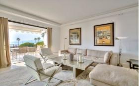 Appartement à Croisette entièrement rénové avec vue mer panoramique