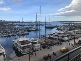 A Cannes appartement au pied des yachts, vue mer et Croisette