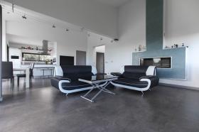 Villa d'architecte contemporaine avec vue panoramique sur ville et mer