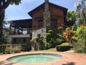 Belle villa à vendre avec vue sur la ville