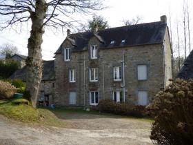 Moulin sur un hameau avec 3 maisons, 3 appartements et 15000 m2 de terrain