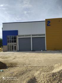 Je vends un entrepôt commercial à côté d'une zone franche