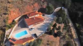 Fantastique villa 5 pièces rénovée, 14000 m2 de terrain, tennis, piscine
