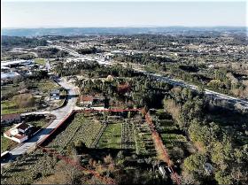 Immeuble de quatre étages au centre de Mangualde - opportunité d'investissement