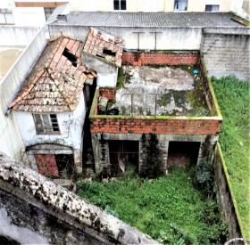 Immeuble de quatre étages au centre de Mangualde - opportunité d'investissement