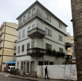 Immeuble de quatre étages au centre de Mangualde - opportunité d'investissement