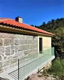 Ferme 25000 m2 de terrain surplombant la rivière Tâmeg