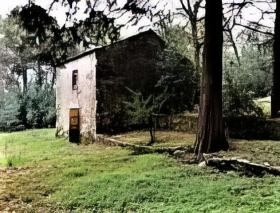 Propriété spacieuse à rénover, terrain de 13.680m2