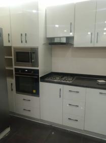 Appartement neuf avec cuisine ouverte entièrement équipée
