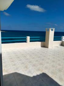 Villa pieds dans l'eau face à l'île Pilau