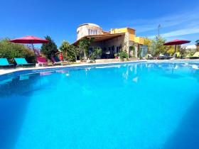 Charmante villa avec une vue panoramique imprenable sur la mer et la campagne