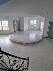 Luxueuse villa composée de 3 étages