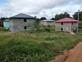 Résidence de 29 logements en construction sur un terrain de 9000 m2 clôturé