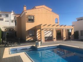 Maison indépendante située à 500 mètres de la mer avec de superbes vues