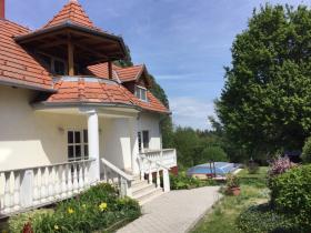 Maison avec maison de retraite attenante
