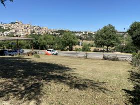 A vendre terrain avec projet de construction approuvé
