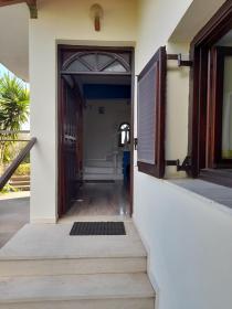 Maison avec grand terrain et entrepôt à vendre