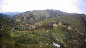 La ferme de 71 ha avec cascades qui naissent dans les montagnes