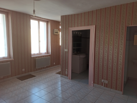 Belle et grande maison avec jardin clos et terrasse