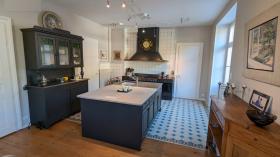 Grande maison de maitre avec piscine et dépendances