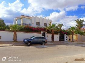 Magnifique villa dans quartier très chic Sakiet Ezzit El Ons 1
