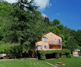 À Vendre aux Enchères - 2 Villas sur une grande propriété avec piscines creusées