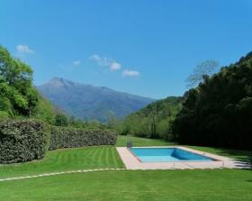 À Vendre aux Enchères - 2 Villas sur une grande propriété avec piscines creusées