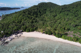 Plus de 3 hectares de bord de mer paradisiaque - nouveau sur le marché