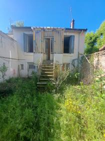 Maison de ville avec jardin à rénover entièrement