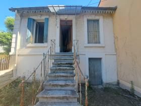 Maison de ville avec jardin à rénover entièrement