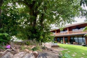 Villa de luxe dans un quartier central, au calme avec vue mer pour 20 personnes