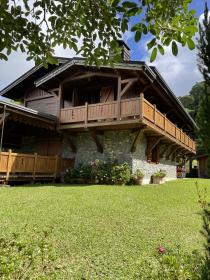 A vendre chalet unique meublé de luxe sur 5,7 ha