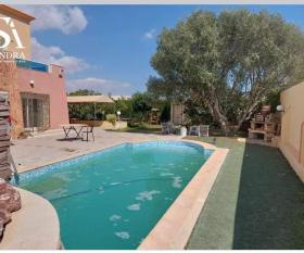Superbe villa de 380 m2 sur deux niveaux à deux pas de la mer