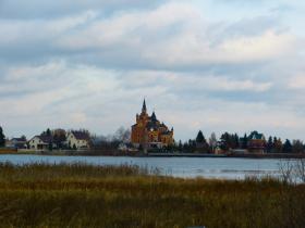 Deux parcelles de terrain adjacentes à vocation d'investissement près du lac Andreïevskoïe (61 ha)