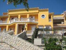 Villa avec 12 appartements 60 m des plages