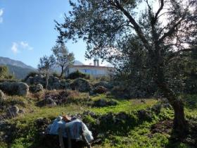 Dans un village de montagne face a la mer Egee, maison de caractere sur terrain de 2500 m2