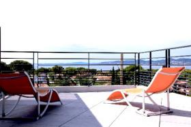 Appartement sur le toit avec vue mer dans une petite résidence